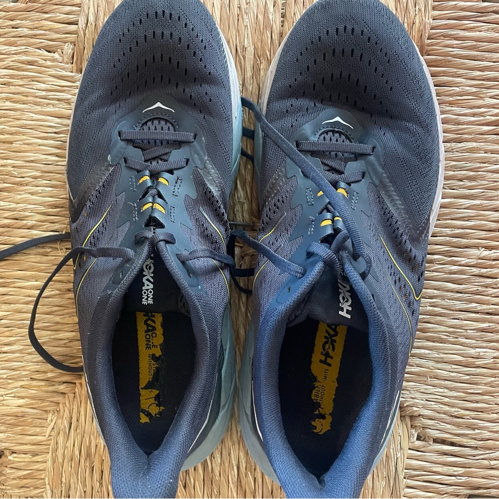 Hoka Men’s Arahi 5 Running Shoes